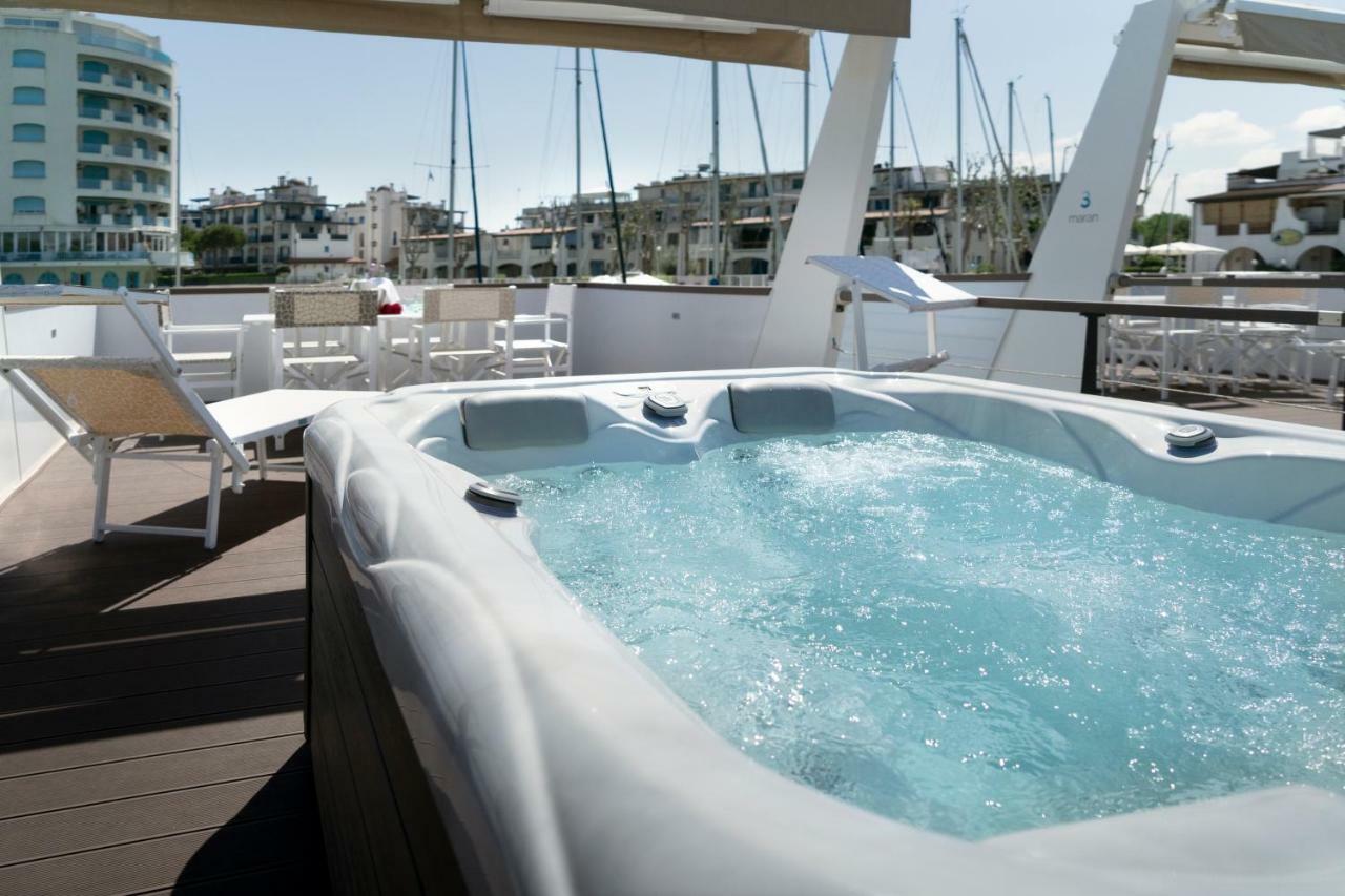 Portoverde Luxury Houseboat Misano Adriatico Exterior photo